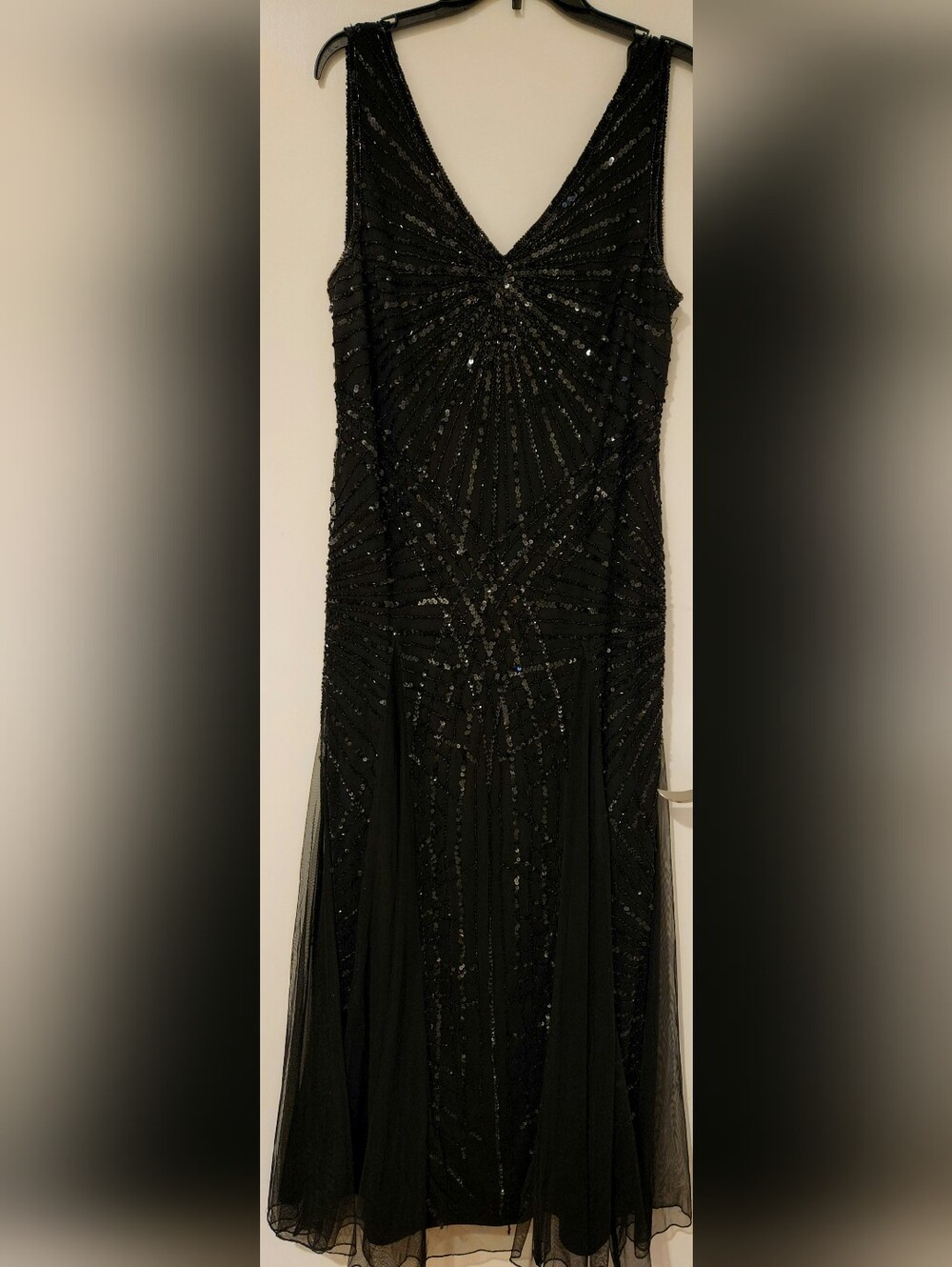 J. Kara elegant long woman's black sleeveless, V-neck sequined, gown, Size 16